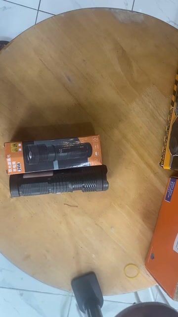 Đèn pin siêu sáng có led báo pin. Mua bán Đèn tại Huyện Trảng Bom Đồng Nai được đăng bởi Bình Phan hình 1