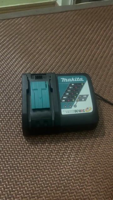Sạc pin nhanh Makita DC18RC 7.2V-18V Đen mới 99%. Mua bán Phụ kiện (Màn hình, Chuột...) tại Huyện Sóc Sơn Hà Nội được đăng bởi Minh  hình 1