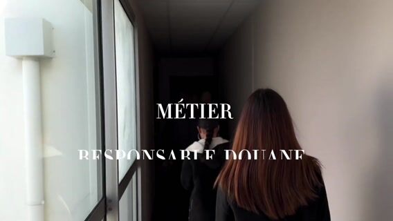 Entre deux mondes : responsable douane