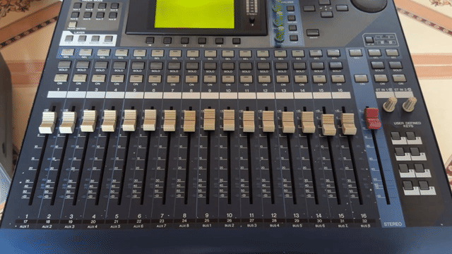 Mixer digital Yamaha 01v96 VCM hàng bãi.. Mua bán Tivi, Âm thanh tại Huyện Hòa Vang Đà Nẵng được đăng bởi Xuân Tiến hình 1