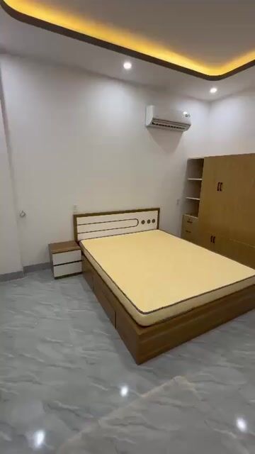 Giường ngủ gỗ hiện đại. Mua bán Giường, chăn ga gối nệm tại Quận 7 Tp Hồ Chí Minh được đăng bởi Hong Le hình 1