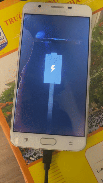 Samsung J7 Trắng Hỏng màn hình. Mua bán Điện thoại tại Quận Bắc Từ Liêm Hà Nội được đăng bởi Nguyễn Hoàng Bách hình 1