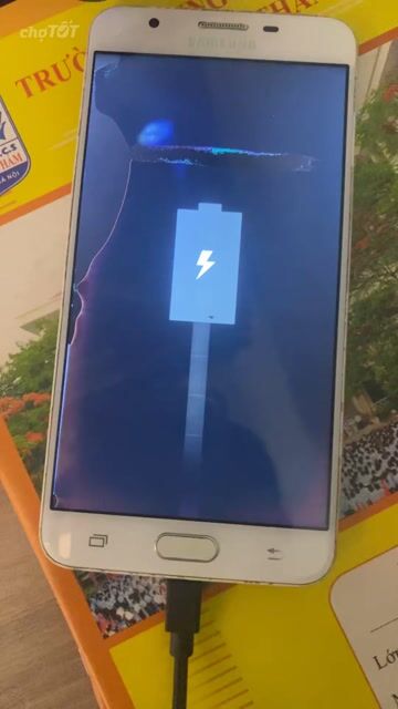 Samsung J7 Trắng Hỏng màn hình. Mua bán Điện thoại tại Quận Bắc Từ Liêm Hà Nội được đăng bởi Nguyễn Hoàng Bách hình 1