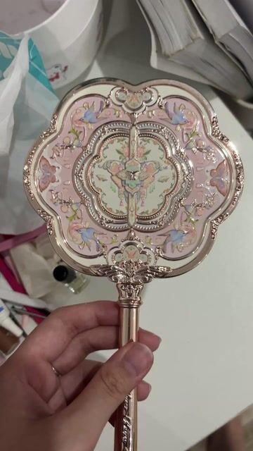 Gương hoa biết hồ điệp hồng. Mua bán Phụ kiện thời trang khác tại Quận Thanh Xuân Hà Nội được đăng bởi Phuong Linh hình 1