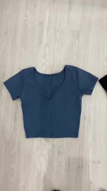 Áo crop top size nhỏ, mới >90%, nhiều mẫu để lựa. Mua bán Quần áo tại Quận Bình Thạnh Tp Hồ Chí Minh được đăng bởi Ami Nguyen hình 1