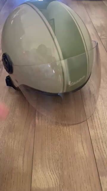 Mũ bảo hiểm Vespa chính hãng -beige xanh. Mua bán Phụ tùng xe tại Quận Thanh Khê Đà Nẵng được đăng bởi Linh Nguen hình 1