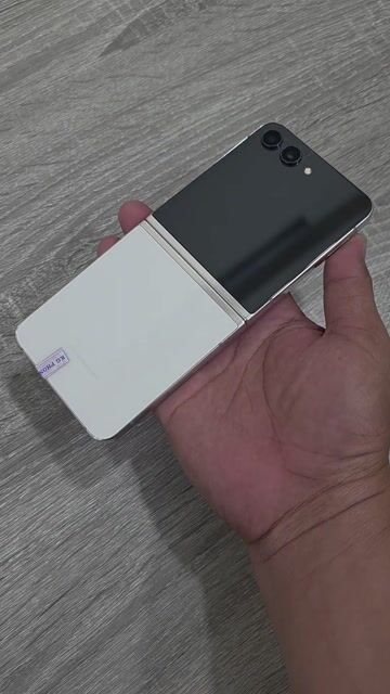 Samsung Galaxy Z Flip5 256GB Trắng. Mua bán Điện thoại tại Quận Gò Vấp Tp Hồ Chí Minh được đăng bởi Cửa hàng  KGPHONE STORE hình 1