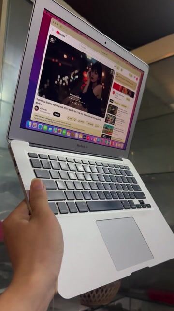 Thanh lý MacBook Air 2017 i5 8GB/128GB. Mua bán Laptop tại Quận Gò Vấp Tp Hồ Chí Minh được đăng bởi Thanh lí cầm đồ hình 1