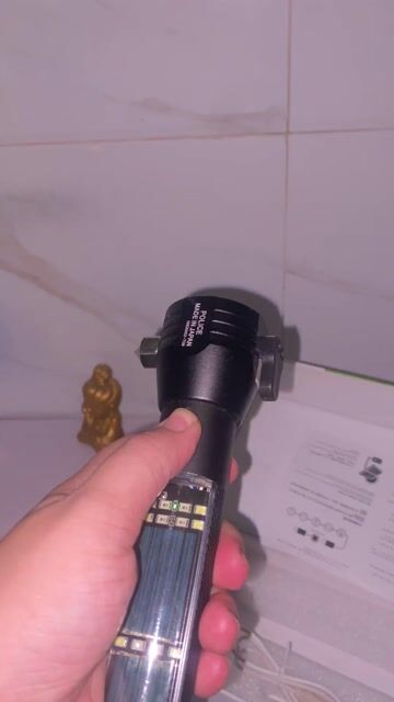 Đèn pin đa chức năng năng lượng mặt trời. Mua bán Đèn tại Huyện Bình Chánh Tp Hồ Chí Minh được đăng bởi Linh Xả Hàng Thanh Lý  hình 1