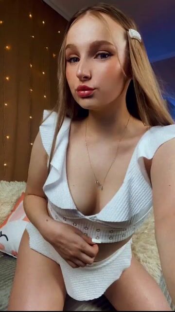 Model - SquirtTeen joi