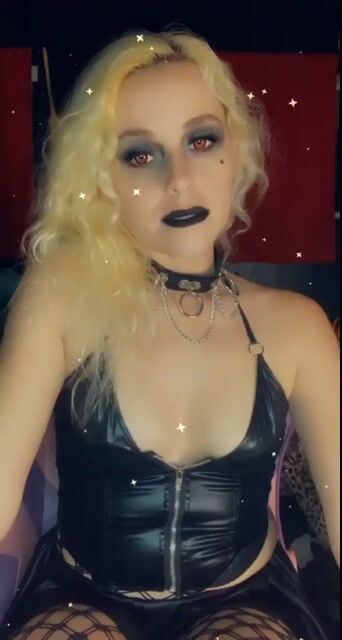 Model - RubyKitsune fetish