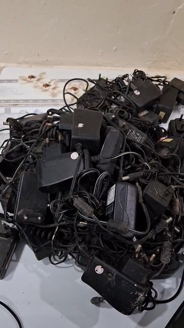 Cục nguồn 6V-12V Đen Mới. Mua bán Phụ kiện (Màn hình, Chuột...) tại Quận 4 Tp Hồ Chí Minh được đăng bởi Hạnh hình 1