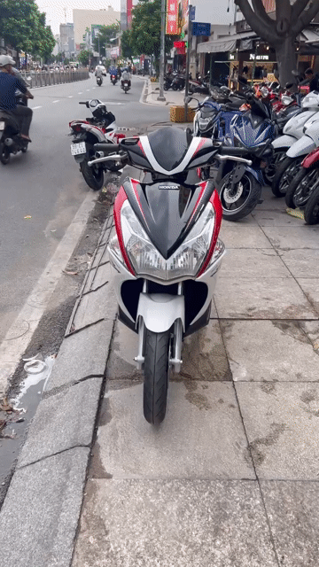 Honda Air Blade FI 2012 Đỏ trắng. Mua bán Xe máy tại Quận Tân Phú Tp Hồ Chí Minh được đăng bởi Tuanduy hình 1