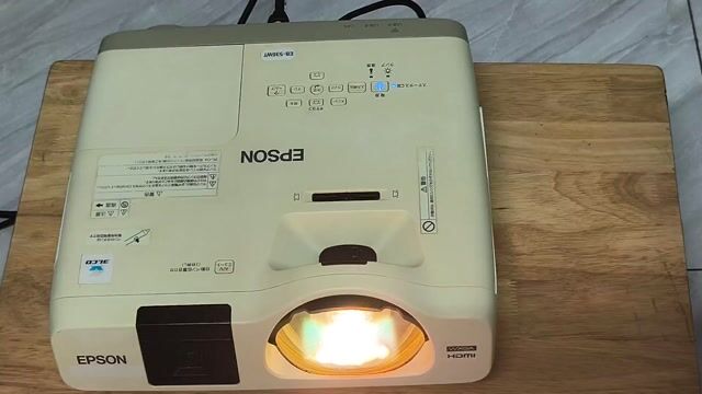Máy chiếu gần Epson EB-536WT hd fullhd giá bèo. Mua bán Đồ dùng văn phòng tại Quận 4 Tp Hồ Chí Minh được đăng bởi Hải Trần hình 1