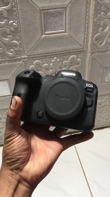 Máy ảnh Canon R6 Đen. Mua bán Máy ảnh, Máy quay tại Huyện Cái Bè Tiền Giang được đăng bởi Duy Khanh hình 1