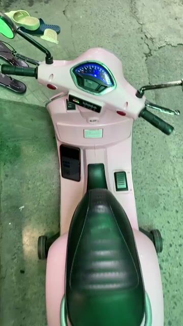 Xe điện trẻ em Vespa Nữ Hồng. Mua bán Mẹ và bé tại Thành phố Thủ Đức Tp Hồ Chí Minh được đăng bởi Bích Vâng hình 1