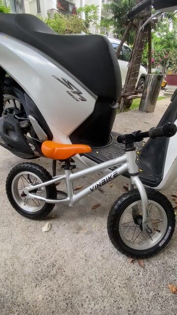 Xe thăng bằng VINBIKE SPIN bánh 12 inch Bạc. Mua bán Xe đạp tại Quận 7 Tp Hồ Chí Minh được đăng bởi Quang Hưng hình 1