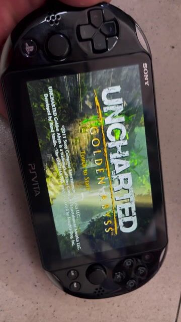 Máy game PS Vita 2000 Khaki Black (16gb) đã hack