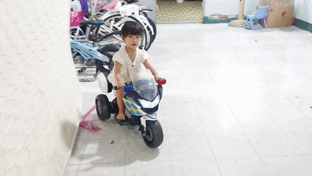 XE MÁY ĐIỆN TRẺ EM. Mua bán Mẹ và bé tại Thành phố Biên Hòa Đồng Nai được đăng bởi MINH ANH  hình 1