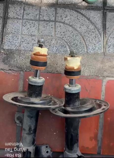 Phuộc nhún Toyota Camry 2.5Q 2013. Mua bán Phụ tùng xe tại Thành phố Vũng Tàu Bà Rịa - Vũng Tàu được đăng bởi Tuan Estatate hình 1