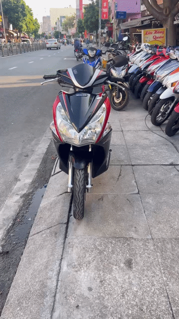Honda Air Blade 2012 Đỏ đen. Mua bán Xe máy tại Quận Tân Phú Tp Hồ Chí Minh được đăng bởi Tuanduy hình 1