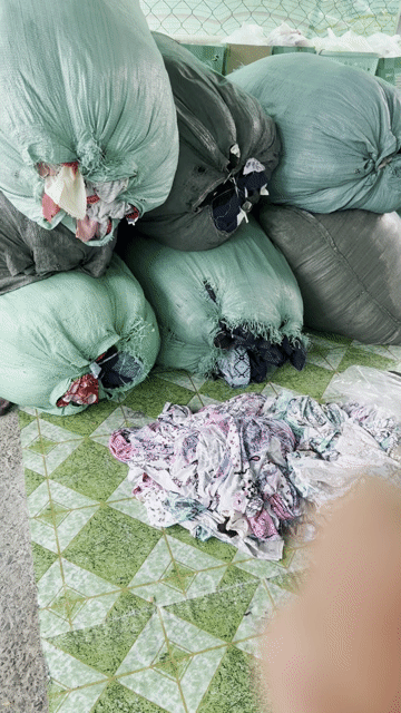 Vải vụn đa màu hoa văn. Mua bán Quần áo tại Huyện Củ Chi Tp Hồ Chí Minh được đăng bởi Tuan Vo hình 1