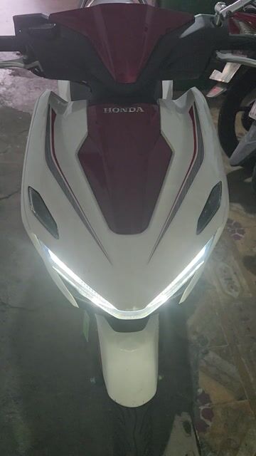 Honda Air Blade 160 2025 Trắng đỏ. Mua bán Xe máy tại Quận 11 Tp Hồ Chí Minh được đăng bởi Trần Chí Vinh hình 1