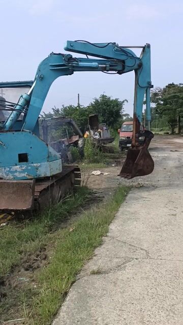 Bán xe cuốc Hanix 025  máy Isuzu . lái cơ. Mua bán Phương tiện khác tại Huyện Nhơn Trạch Đồng Nai được đăng bởi Bích Ngọc hình 1