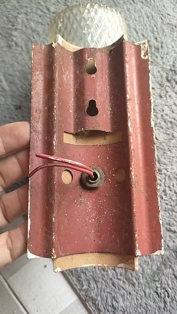 Đèn treo tường Kim loại Đỏ. Mua bán Đèn tại Thành phố Long Xuyên An Giang được đăng bởi NGUYỄN LONG 217 hình 1