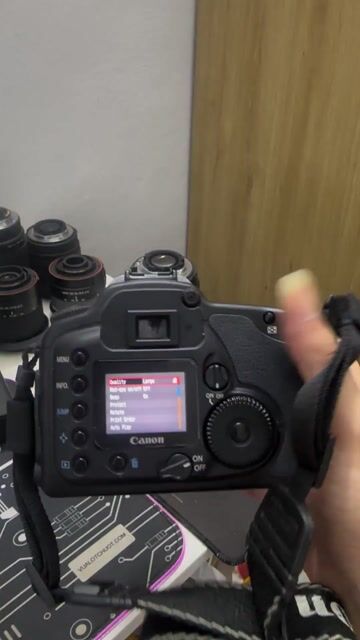 Máy ảnh Canon 10D Đen EF 28-80mm. Mua bán Máy ảnh, Máy quay tại Quận Nam Từ Liêm Hà Nội được đăng bởi Nguyễn Xuân Linh hình 1