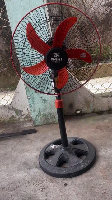 Quạt đứng Naki Đen cam. Mua bán Quạt tại Quận Liên Chiểu Đà Nẵng được đăng bởi Hiền Ngọc hình 1
