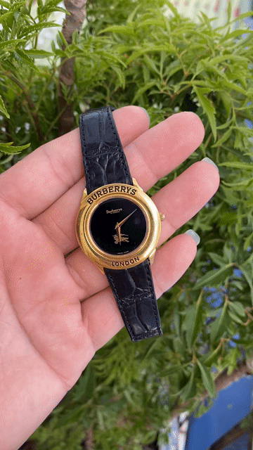 Burberry  đồng hồ pin Thụy sĩ  fun vàng. Mua bán Đồng hồ tại Huyện Thuỷ Nguyên Hải Phòng được đăng bởi Lê Minh Thông 2 Zola IB hình 1