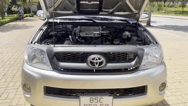 Toyota Hilux Bạc Số sàn 5 chỗ. Mua bán Ô tô tại Quận 12 Tp Hồ Chí Minh được đăng bởi Hoàng huy hình 1