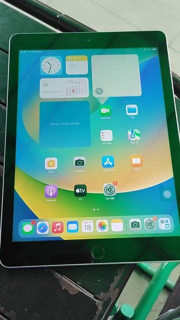 iPad Gen 5. Mua bán Máy tính bảng tại Quận Bình Tân Tp Hồ Chí Minh được đăng bởi Chuyên Xác Sống  hình 1