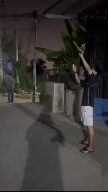 Đèn năng lượng mặt trời Đen. Mua bán Đèn tại Huyện Bình Chánh Tp Hồ Chí Minh được đăng bởi Trọng Nhân hình 1