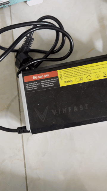 VinFast Bộ sạc pin 400W 72V 5.5A Tốt. Mua bán Phụ tùng xe tại Huyện Nhơn Trạch Đồng Nai được đăng bởi Hoà Võ hình 1