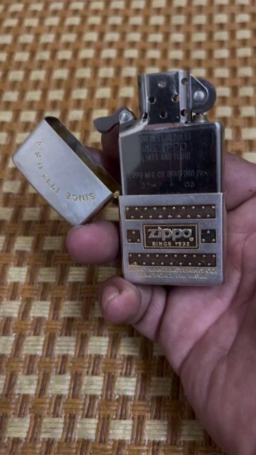 cây zippo rin hãng 03 mạ bạn triện vàng. Mua bán Đồ sưu tầm, đồ cổ tại Quận Thanh Khê Đà Nẵng được đăng bởi Võ Thành hình 1