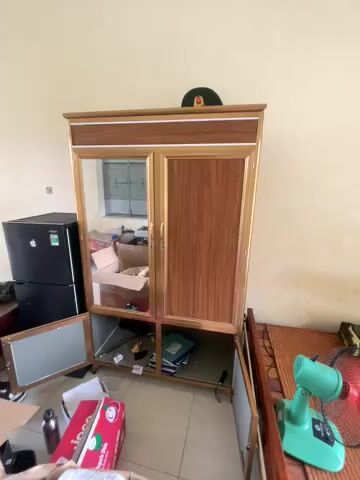 Tủ quần áo nhôm vàng đồng đã dùng. Mua bán Tủ, kệ gia đình tại Thị xã Bỉm Sơn Thanh Hóa được đăng bởi Ngọc Lê Xuân hình 1