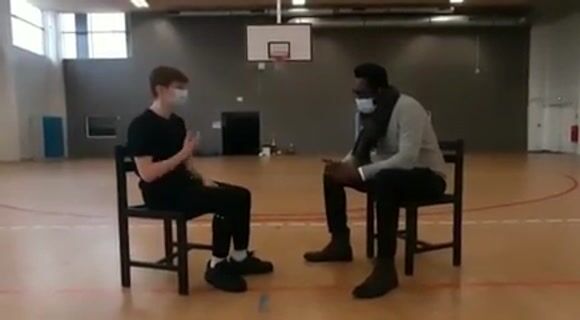 Un ancien Basketteur pleins de surprises