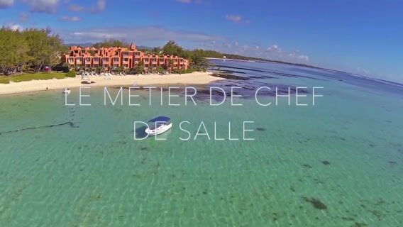 Un chef de salle dans un hôtel de luxe: Médakar