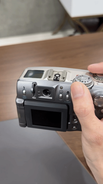 Máy ảnh Canon PowerShot G2 Bạc cần sửa chữa. Mua bán Máy ảnh, Máy quay tại Quận 1 Tp Hồ Chí Minh được đăng bởi LATONG hình 1