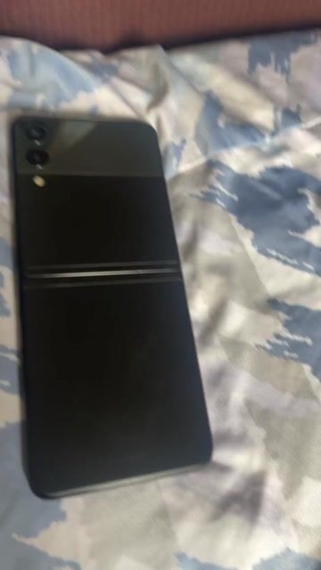 Samsung Galaxy Z Flip Đen Màn hình sọc chữa cháy. Mua bán Điện thoại tại Thành phố Thủ Đức Tp Hồ Chí Minh được đăng bởi chung phi vu hình 1