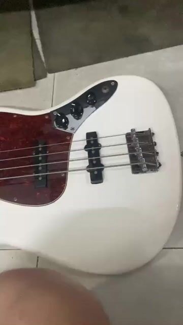 Đàn guitar bass Fender Stratocaster Trắng. Mua bán Nhạc cụ tại Thành phố Thủ Đức Tp Hồ Chí Minh được đăng bởi phuoc loc hình 1