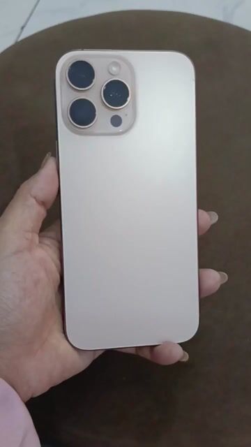 iPhone 16 Pro Max 256GB Vàng Hồng, Bảo Hành. Mua bán Điện thoại tại Thị xã Bến Cát Bình Dương được đăng bởi Tiệm Hoa Nụ TầmXuân hình 1