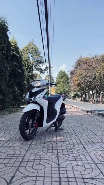 Honda Vision 2019 Smartkey Trắng. Mua bán Xe máy tại Thành phố Buôn Ma Thuột Đắk Lắk được đăng bởi nguyễn Minh Tú hình 1