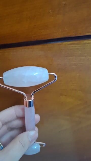 Cây lăn massage Đá thạch anh Hồng. Mua bán Phụ kiện thời trang khác tại undefined Tp Hồ Chí Minh được đăng bởi Hạnh hình 1