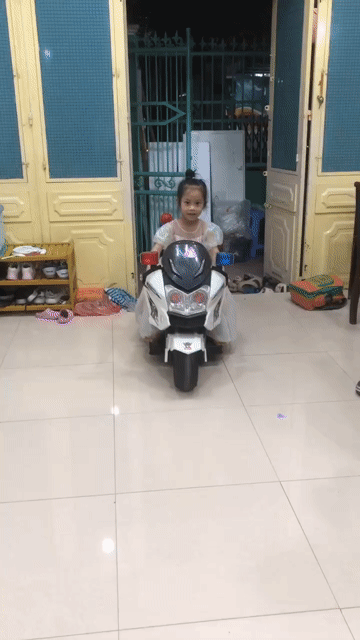 Xe máy điện trẻ em Trắng. Mua bán Phương tiện khác tại Quận Cẩm Lệ Đà Nẵng được đăng bởi Châu hình 1