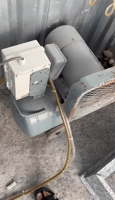 Máy nén khí Hitachi 2HP màu xám đã qua sử dụng. Mua bán Đồ chuyên dụng, Giống nuôi trồng tại Huyện Châu Thành Đồng Tháp được đăng bởi Linh Nguyễn hình 1