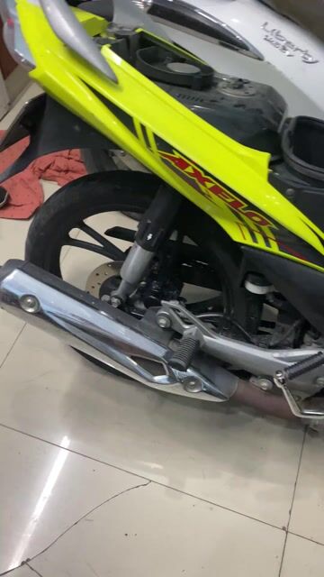 Suzuki Axelo Đen Vàng Côn tay. Mua bán Xe máy tại Huyện An Dương Hải Phòng được đăng bởi Vu Ha hình 1