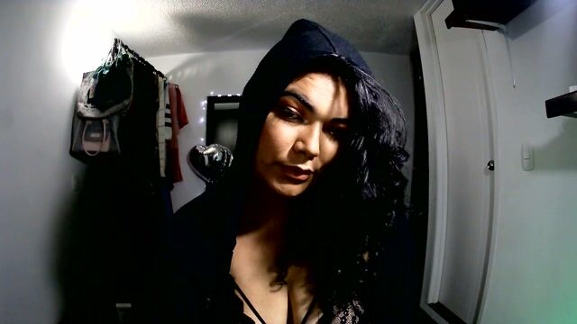 Model - Paulina belly